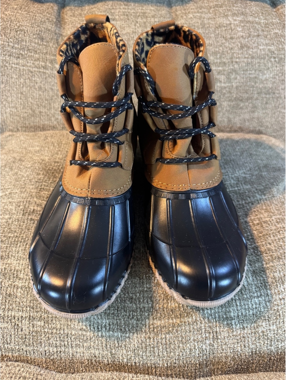Magellan Outdoors Women’s Tan & Black Duck Boots Leopard Print Lining Size 9